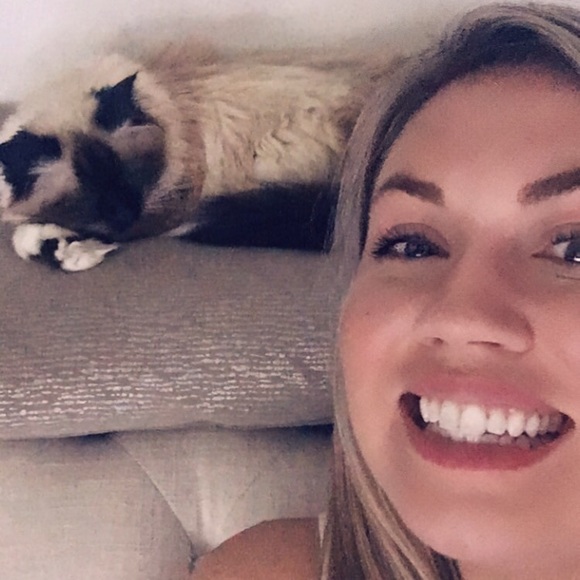 Meet your Posher, Candace - Picture 1 of 1